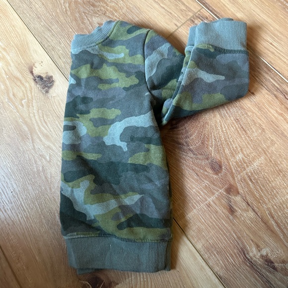 Lot of 4, size 12-18month pull overs. Rolling Stones, Mickey Mouse, Hearts - Picture 7 of 7